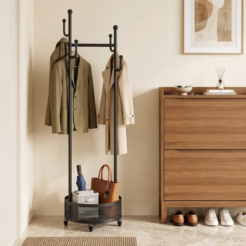 Nordic Floor-Standing Bedroom Simple Wheeled Mobile Household Storage Rack Rack with 4 Hooks & Mesh Storage Basket,Light Luxury Rotating Coat Rack Multi-Functional Iron Clothes for Entryway, Bedroom, Closet